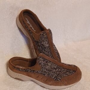 Easy Spirit Women's Brown Slip-On Shoe size 8.5